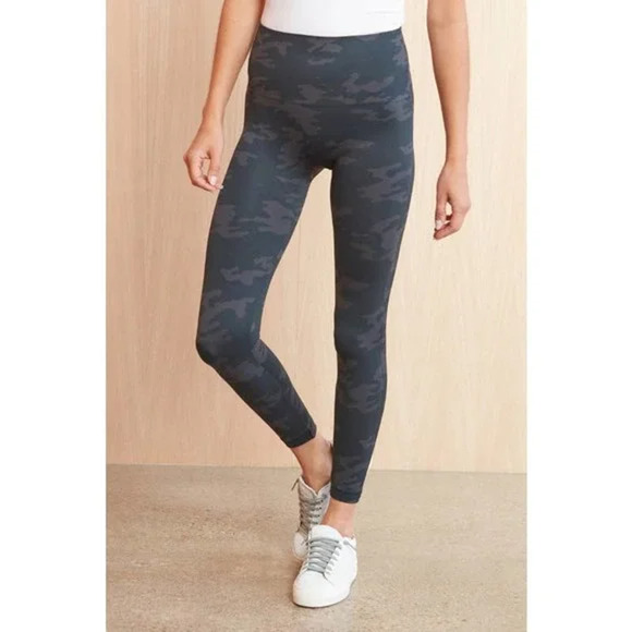 SPANX Camo Leggings Medium Green Black Seamless High Rise Shapewear - Picture 2 of 13